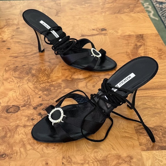Vintage Manolo Blahnik Tie Up Heels With Crystal Embellishment - Picture 4 of 8
